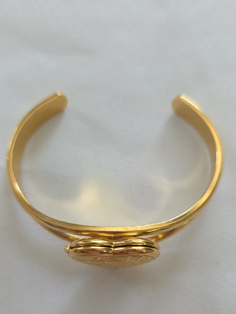 Avon Gold Plated Heart Locket Open Cuff Bracelet Vintage - Picture 4 of 9